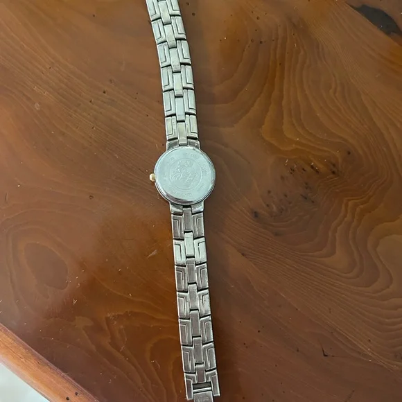 Disney Mickey Mouse Ladies Watch two tone Gold works. Nice condition - Picture 3 of 6